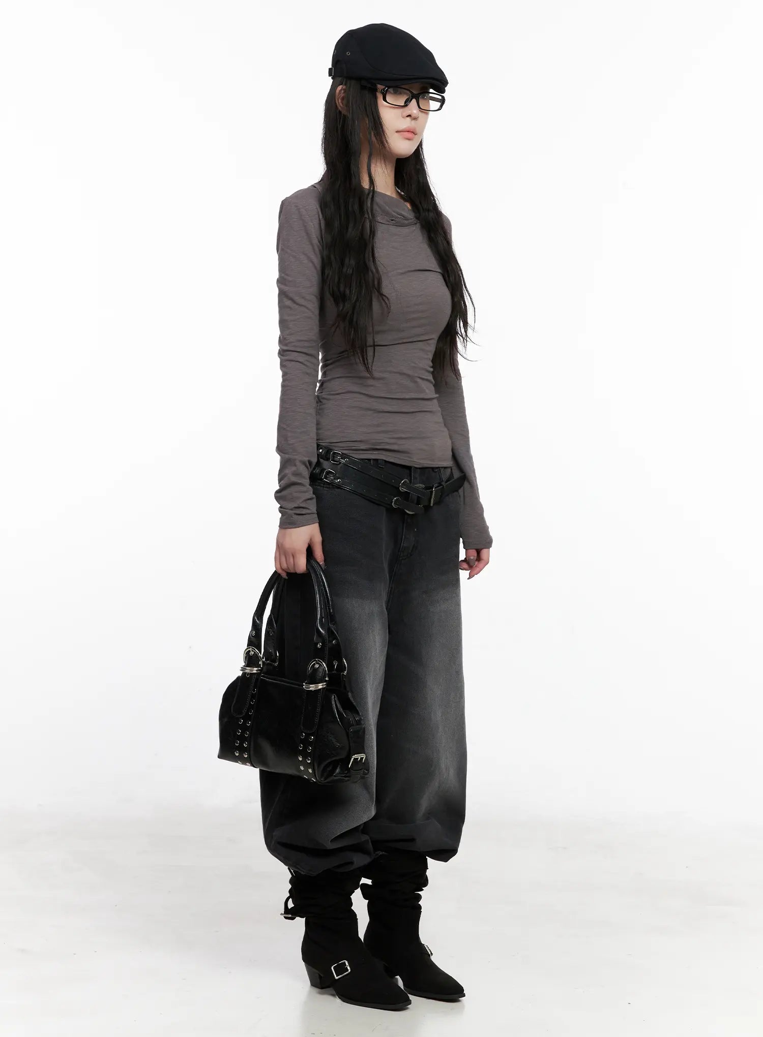 Yuji Dark-Washed Baggy Jeans CN513 in black, full-body side shot on model, styled with double-buckle belt, gray fitted long sleeve, black studded bag, beret, and western ankle boots.