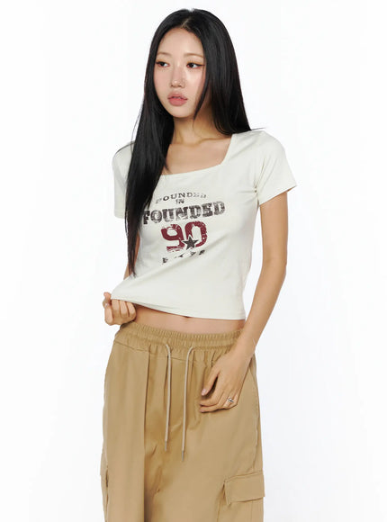 casual-graphic-crop-top-cu515