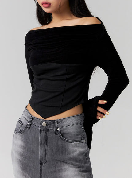 off-shoulder-unbalanced-hem-crop-tee-cg315