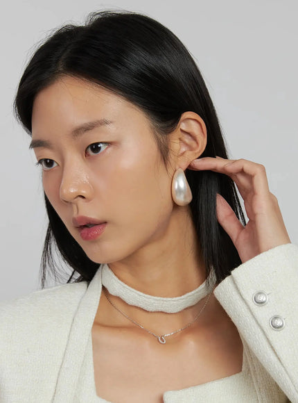 bold-pearl-earrings-ij508