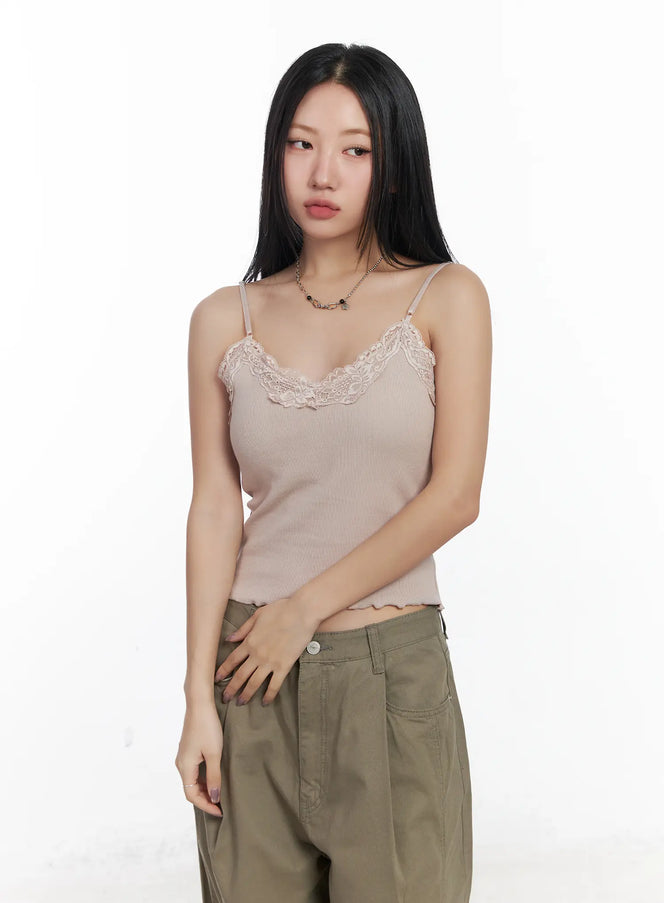 padded-lace-trim-cami-top-cj530