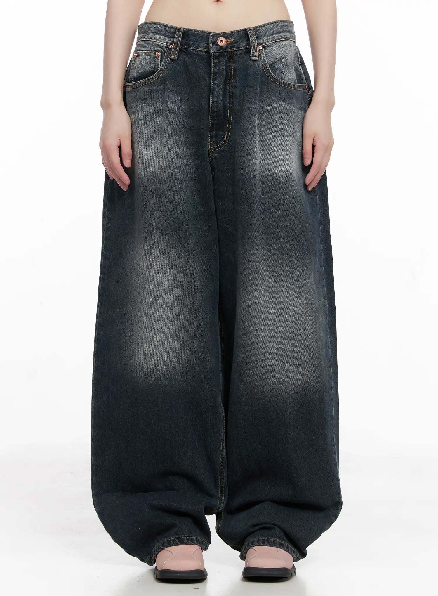 Celi Vintage Wash Wide-Leg Jeans CG515 in Dark blue, size L