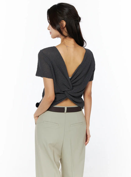 twist-detail-knit-short-sleeve-top-cu522 / Dark gray