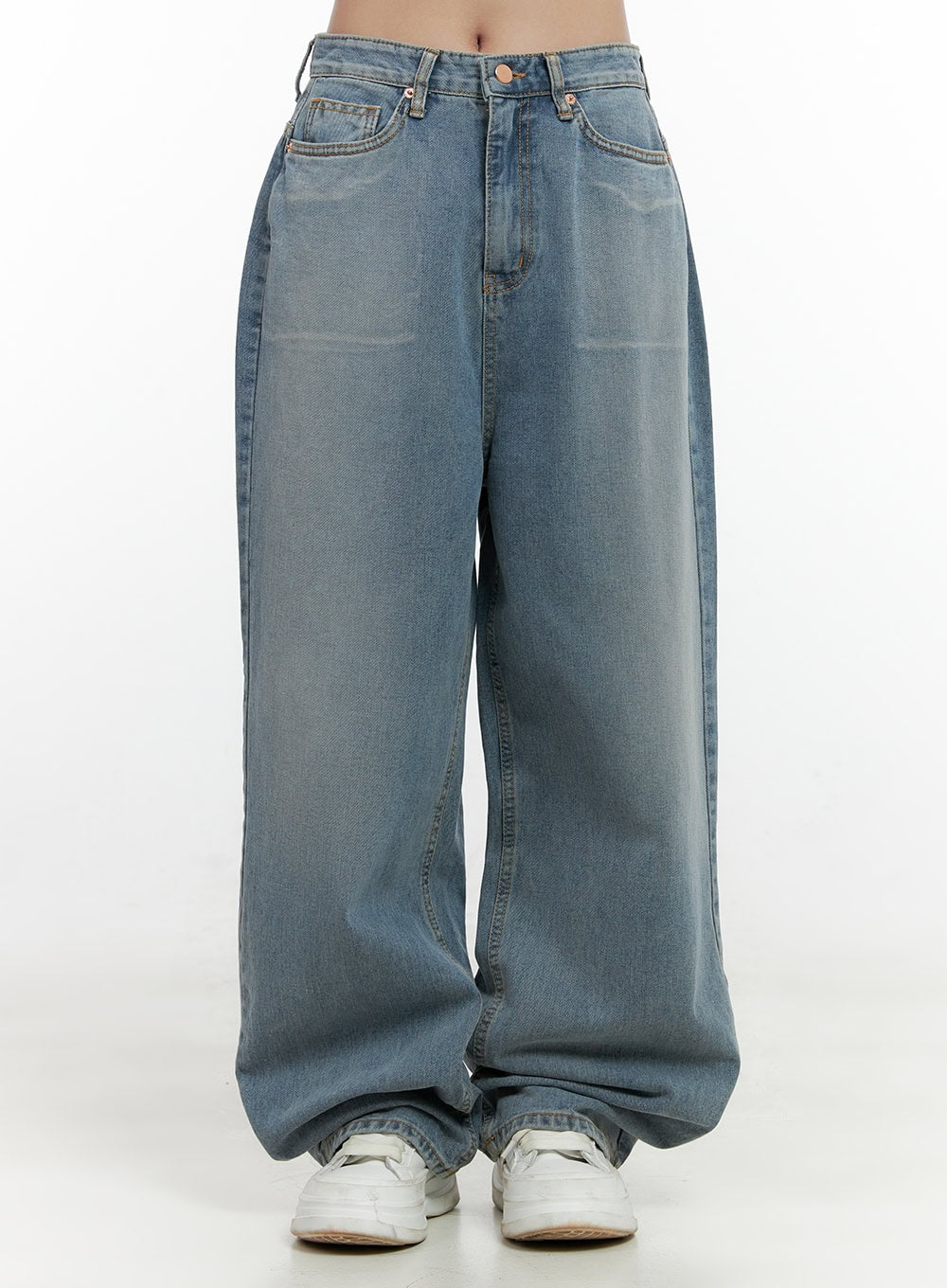 Taryn Chic Wide-Leg Jeans ON404 in light blue, front close-up from waist down, washed cotton denim, five-pocket detail, oversized wide leg pooling at sneakers.