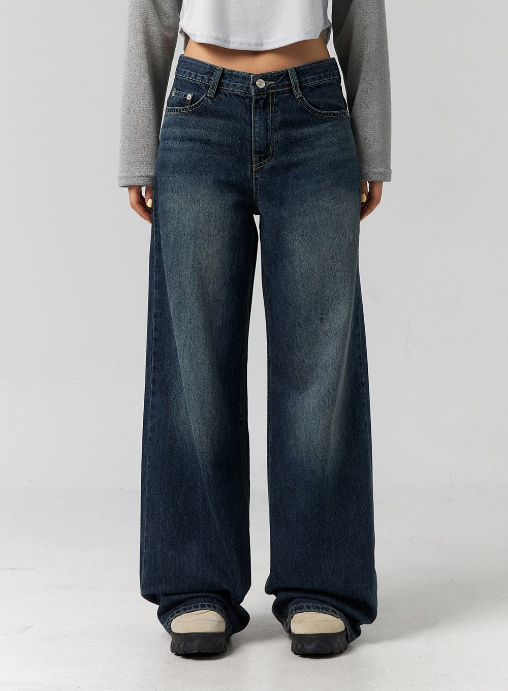 Low Rise Washed Wide Jeans CG315 in dark blue, front close-up from waist to hem, low-rise waistband with silver button, wide-leg silhouette, faded washed denim texture visible.