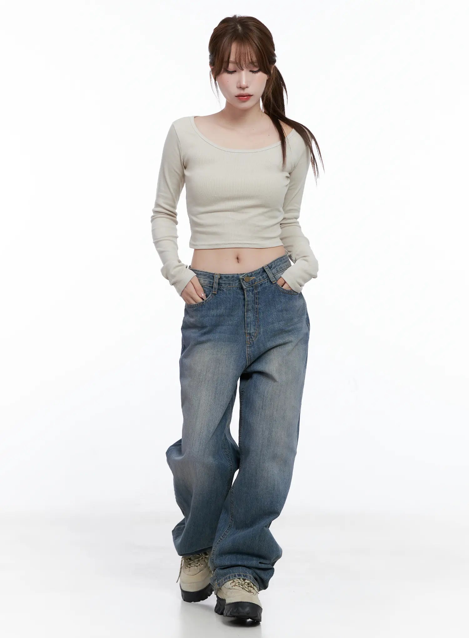 basic-u-neck-long-sleeve-crop-tee-cg529