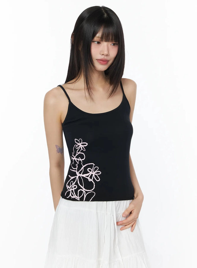 floral-embroidered-sleeveless-top-iy525