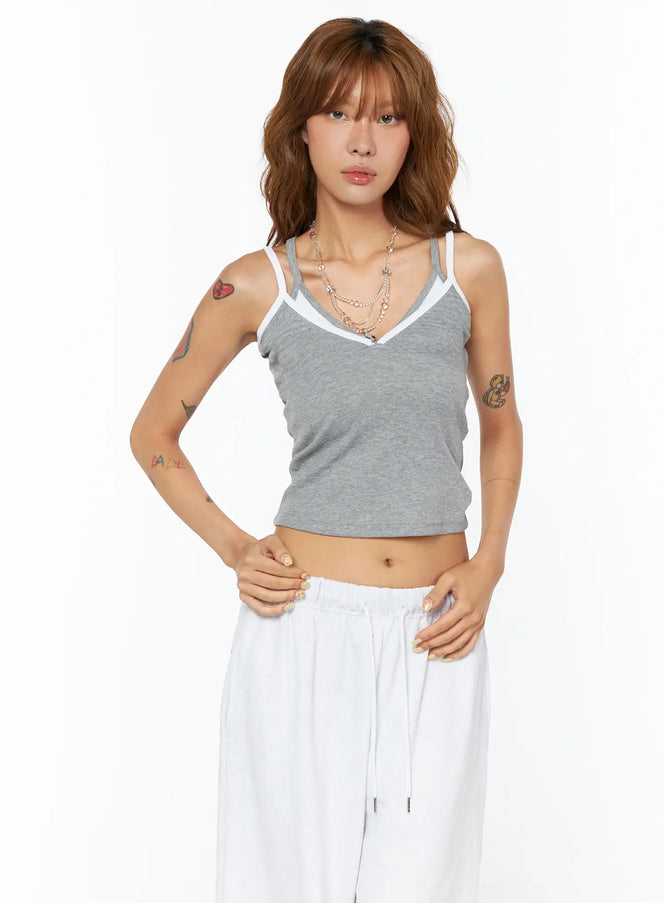 color-contrast-v-neck-cami-top-cu518 / Gray