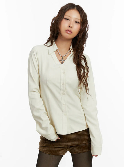 elegant-striped-v-neck-blouse-cd517 / Light beige