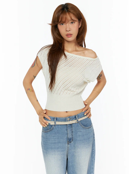 chic-off-shoulder-knit-top-cu517 / Light beige