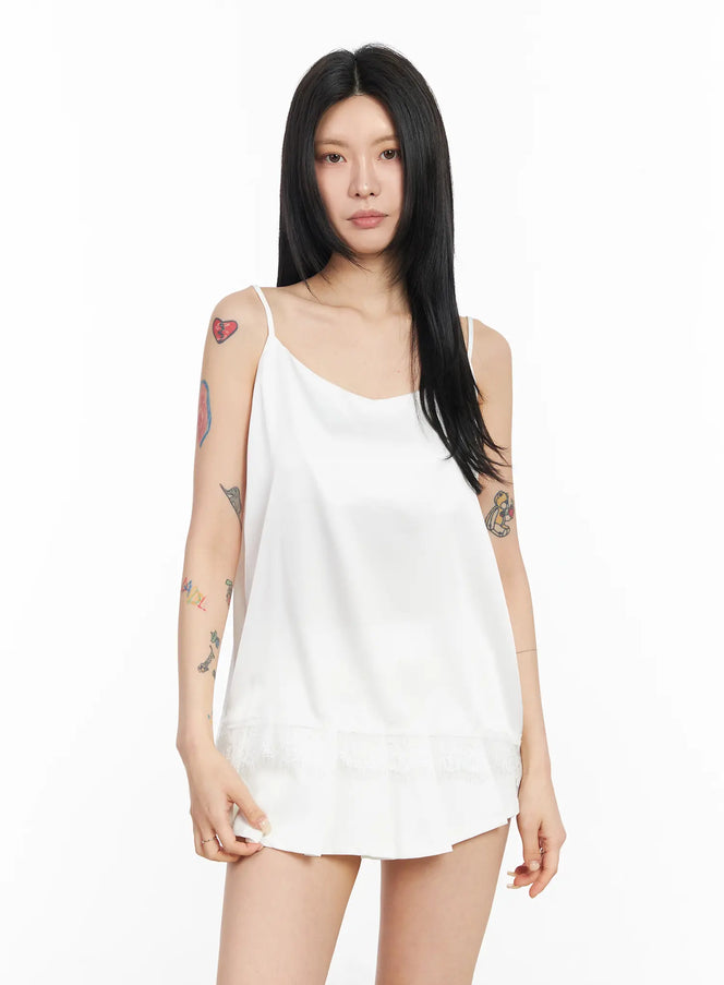 satin-lace-sleeveless-top-cm516 / White
