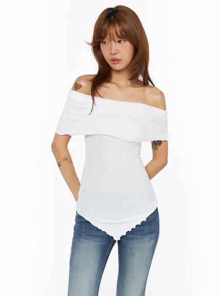 asymmetric-off-shoulder-tee-cu517 / White