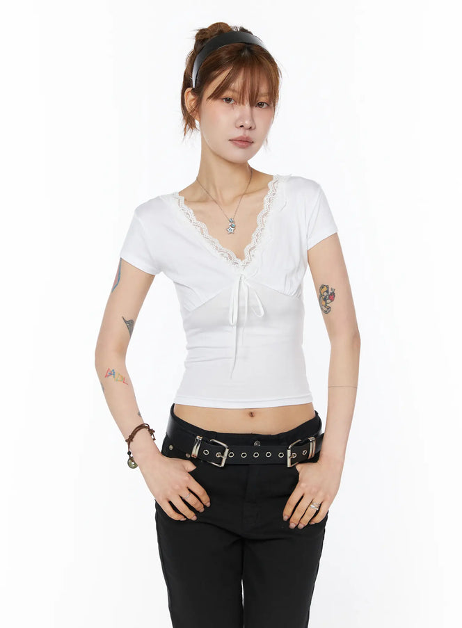 v-neck-lace-accent-top-cy527 / White