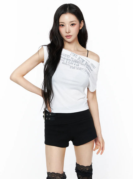 graphic-print-off-shoulder-top-cu511 / White
