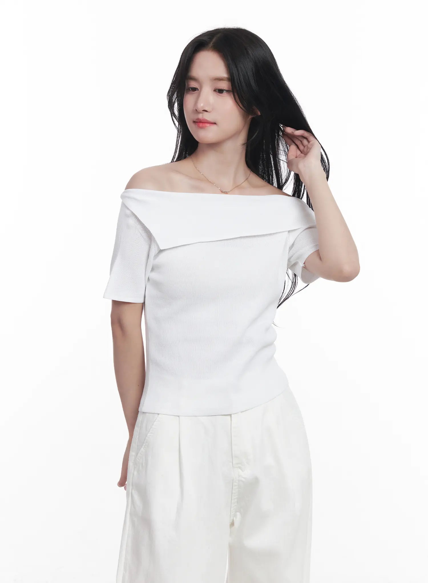 off-shoulder-asymmetric-short-sleeve-sweater-cu525 / White