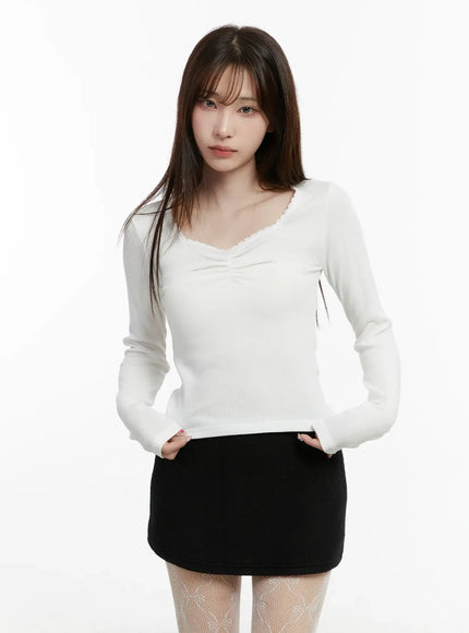 slim-fit-shirred-long-sleeve-top-cd514 / White