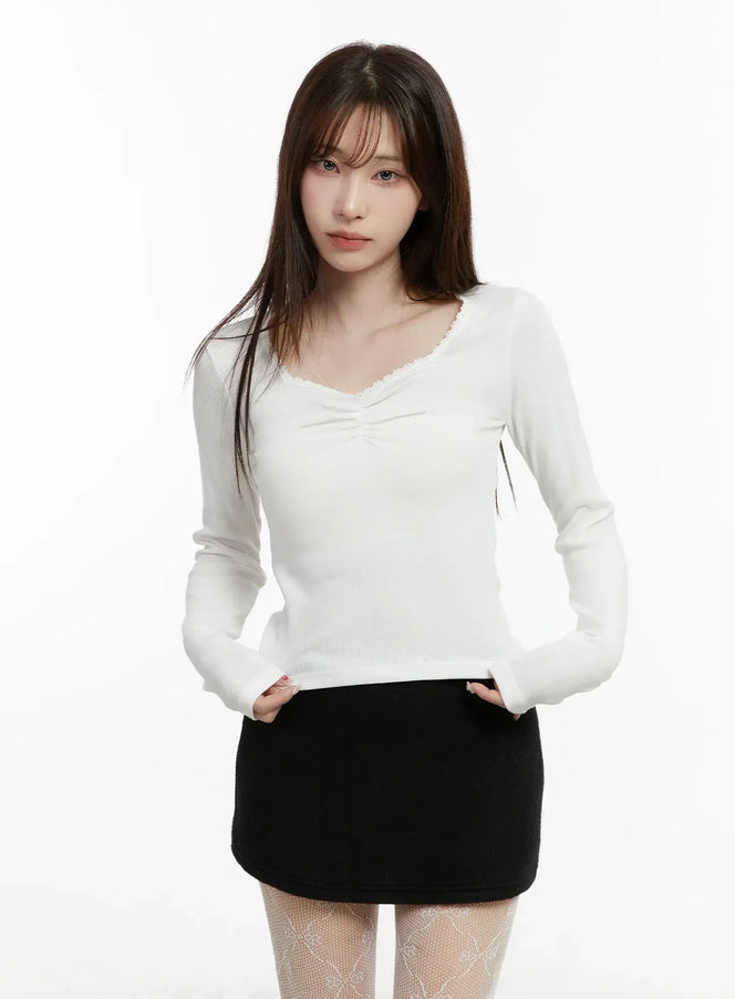 slim-fit-shirred-long-sleeve-top-cd514 / White