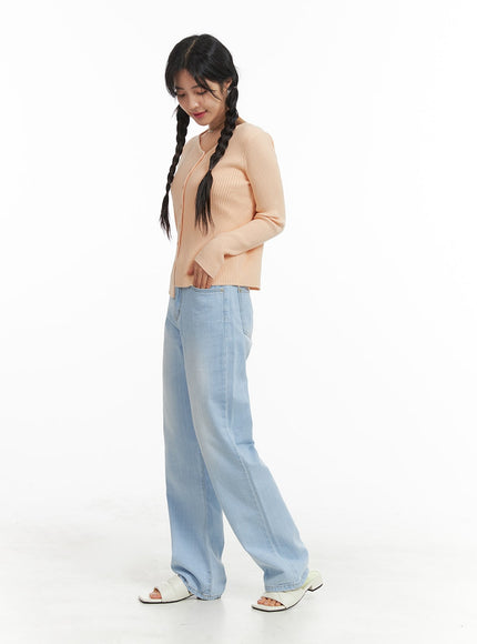 light-washed-straight-leg-jeans-om427