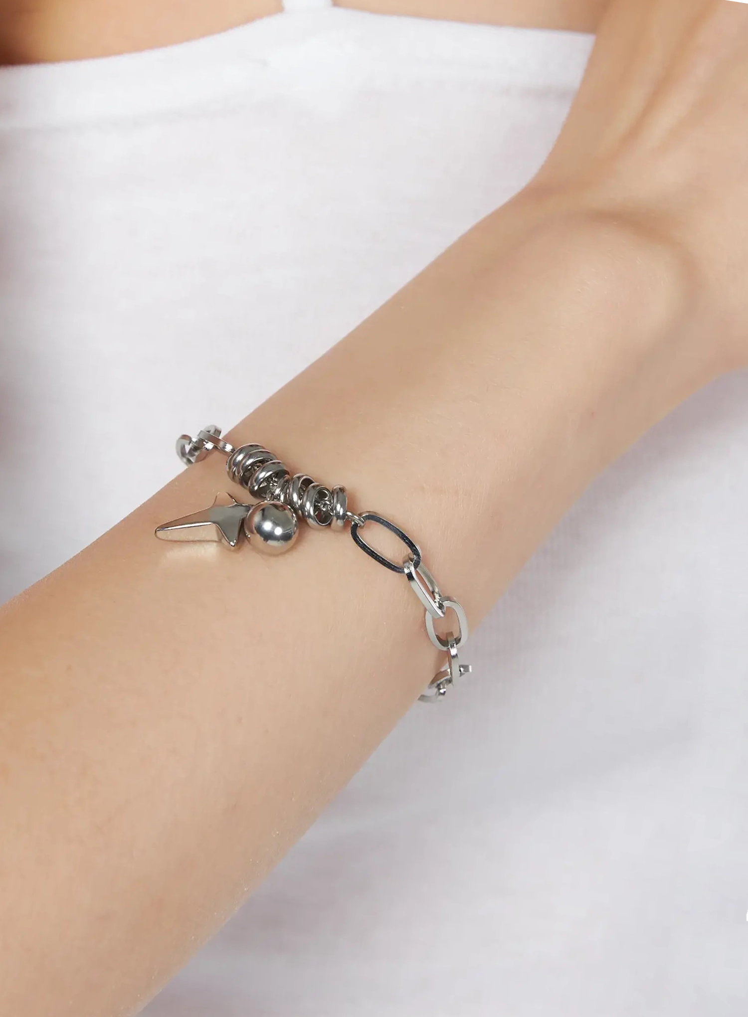 bracelet-with-star-charm-iy520