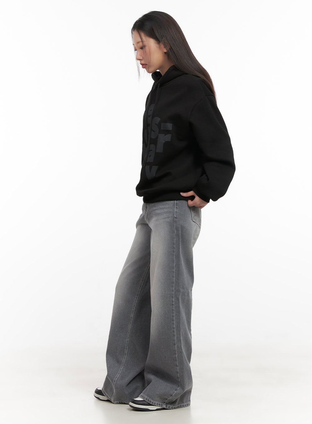 Yaz Baggy Jeans CD416 in gray, side view on model looking down, wide-leg washed denim silhouette with floor-grazing length, paired with black hoodie.