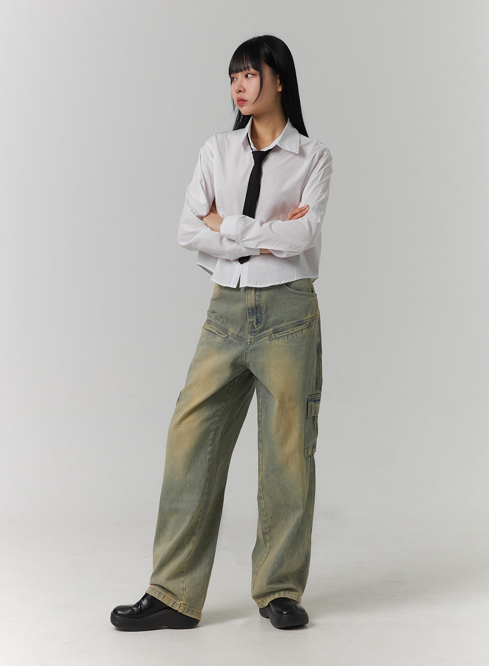 Cargo Denim Straight Leg Jeans CJ422 in blue, full-body three-quarter front view on model, arms crossed, wide-fit washed denim with V-yoke seam and cargo pockets, styled with white cropped shirt.