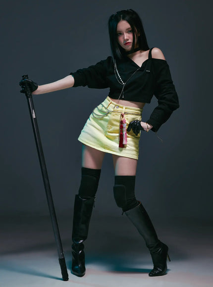 asymmetrical-off-shoulder-crop-top-cs525