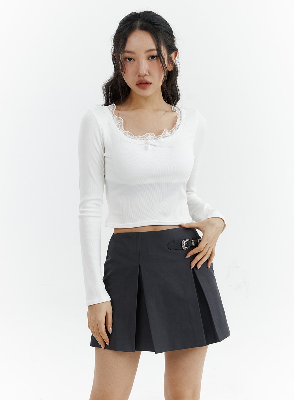 u-neck-lace-long-sleeve-tee-cj423