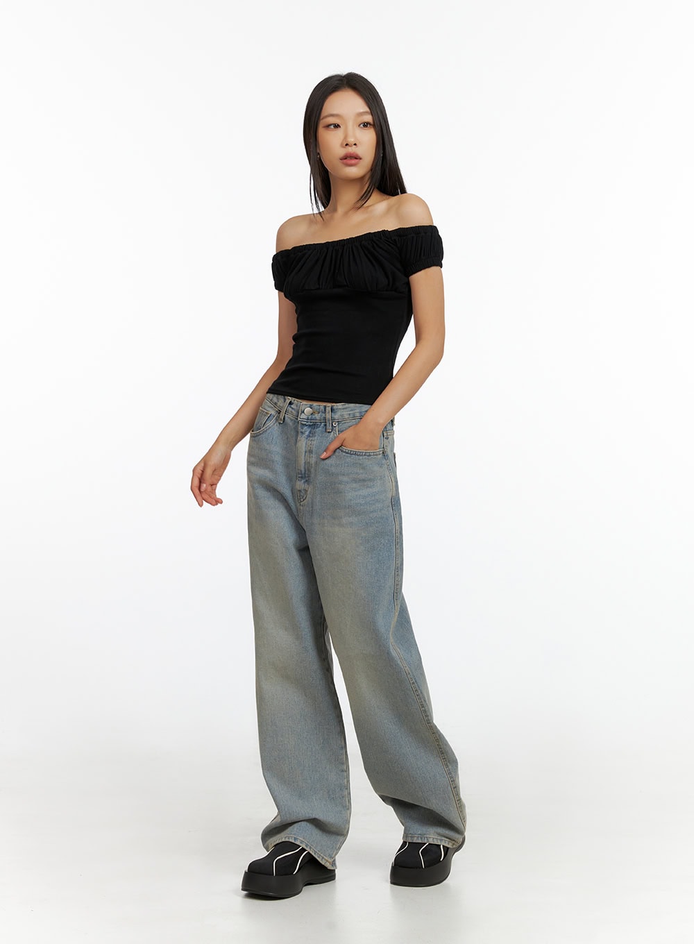 light-washed-baggy-jeans-il409