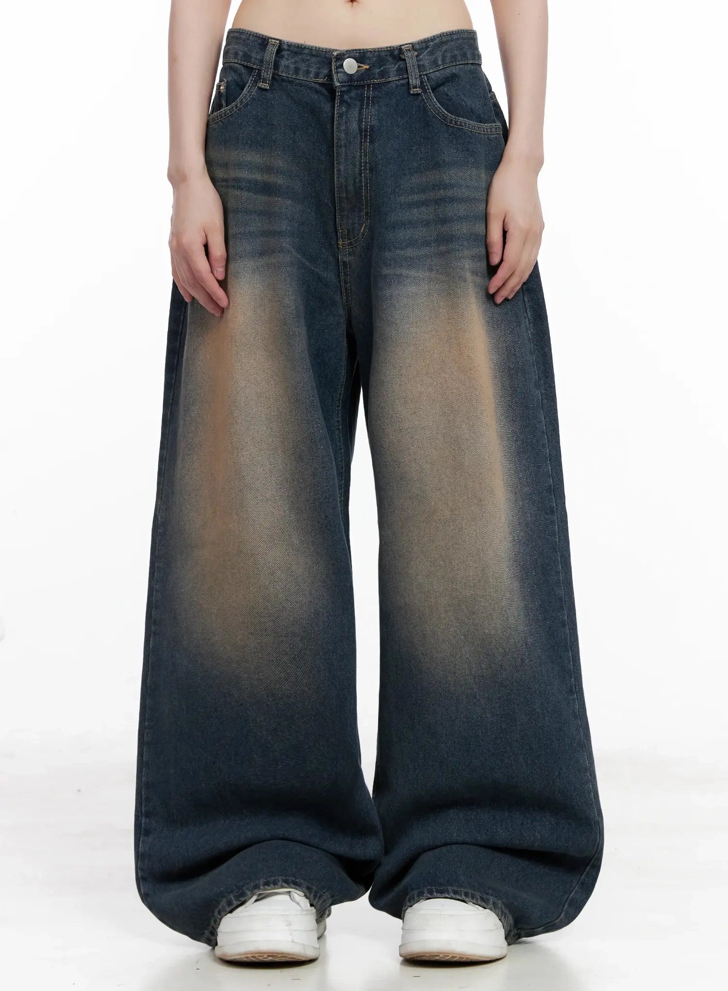Solji Acid Washed Wide-Leg Jeans IL531 in dark blue, front waist-to-hem shot on model, hands relaxed at sides, bold amber acid-wash gradient on wide cotton legs.