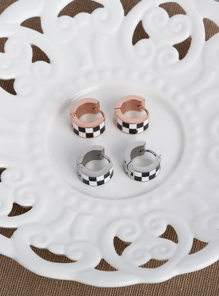 black-and-white-check-earrings-il404