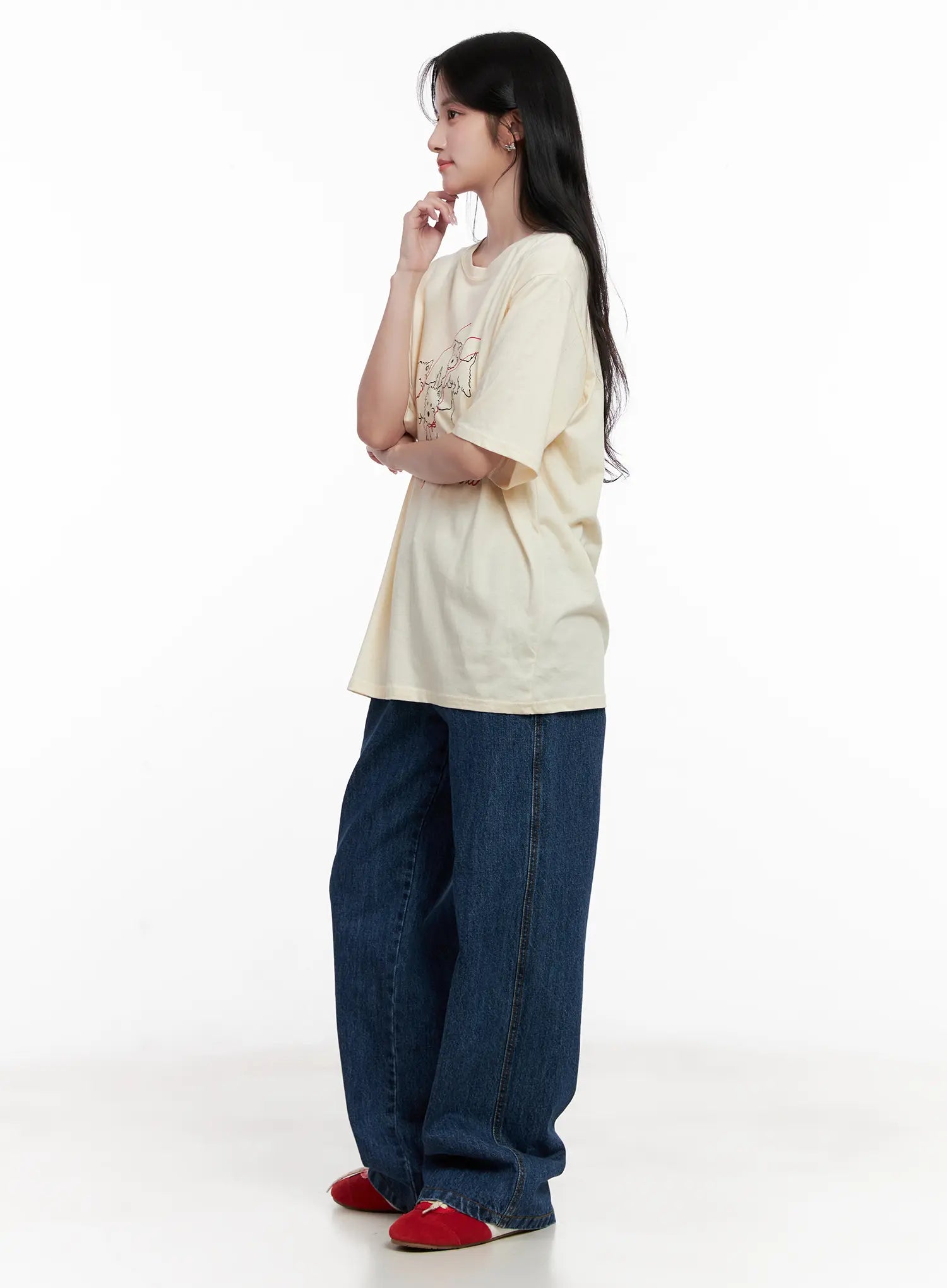 Ahyeon Classic Relaxed-Fit Denim Jeans CL515 in dark blue, side profile on model, wide-leg long inseam, paired with cream oversized tee and red flats.