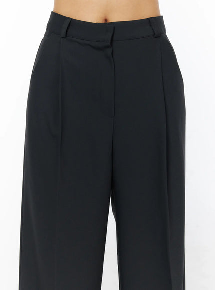 Basic Pintuck Wide Slacks CU522 in dark gray, waistband and pintuck close-up on model, showing belt loops, fly front, and crisp front pleats at high rise.