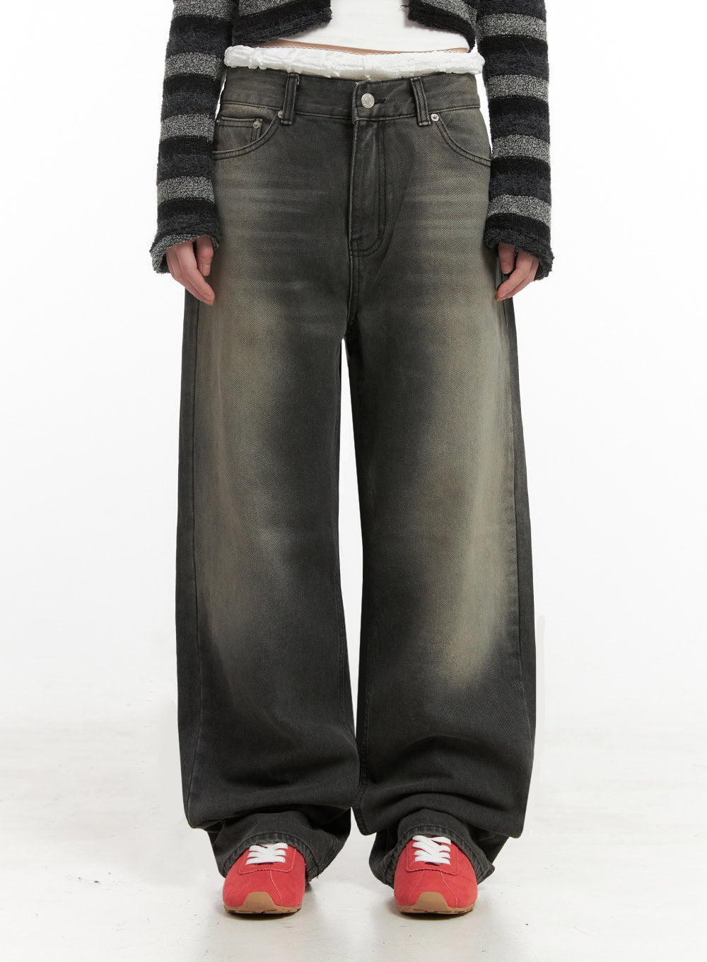 Matilda Wide-Fit Baggy Jeans ID402 in black, front mid-body close-up on model, washed gradient denim, low-rise waistband with silver button, ultra-wide leg bunching at ankle.