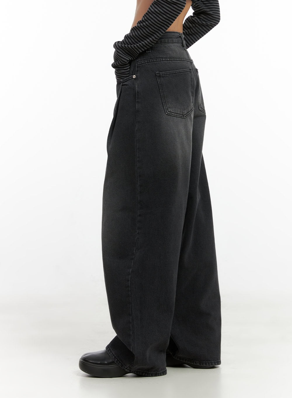 Delilah Pin-Tuck Washed Denim Baggy Jeans CO424 in black, rear three-quarter close-up on model, showing back pocket stitching and wide-leg silhouette with washed denim fade.