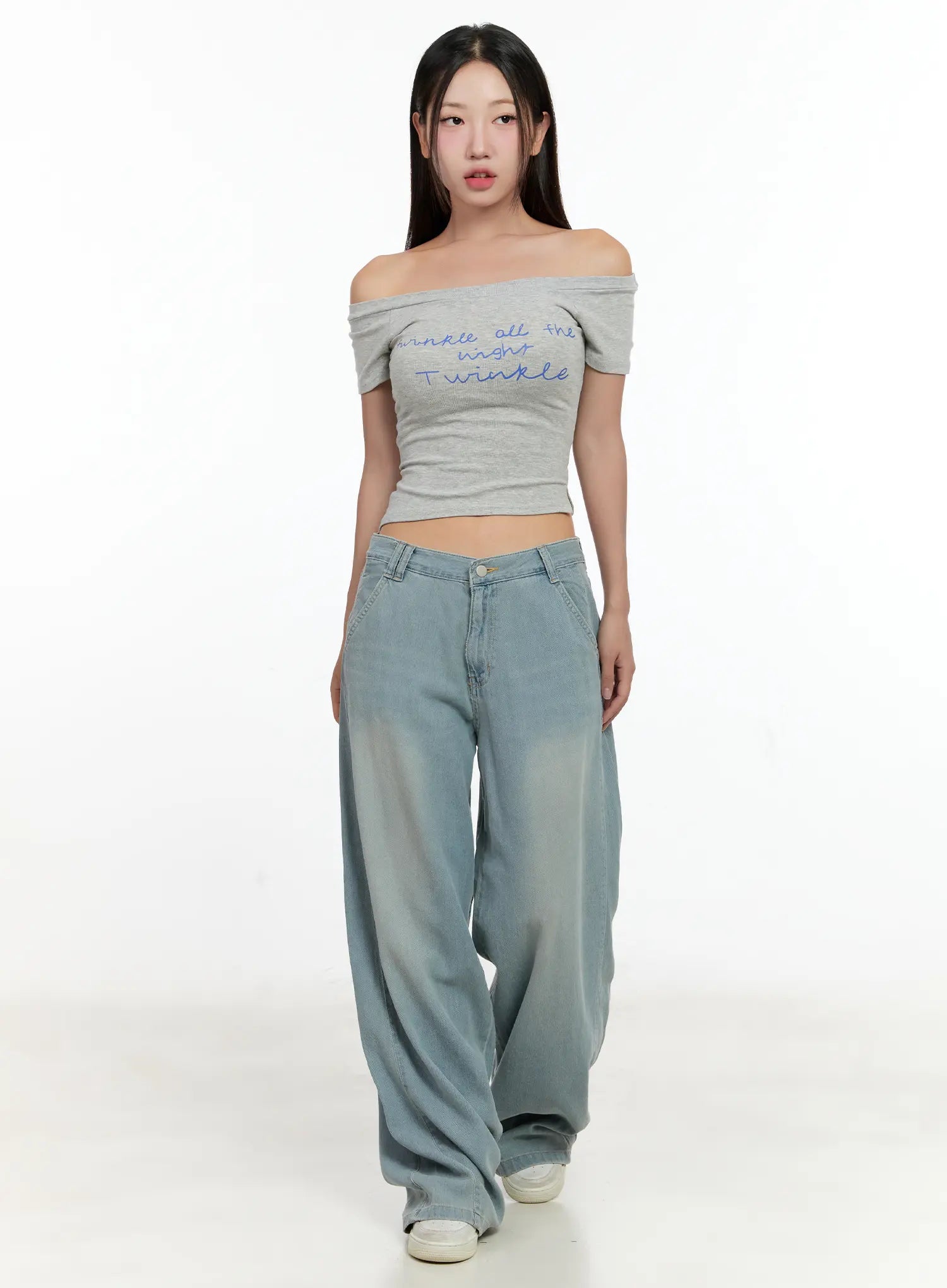 Huening Wide-Leg Jeans CL531 in blue, full-body front shot on model walking forward, washed wide-leg cotton-linen denim with V-cut waistband, paired with grey off-shoulder crop top.