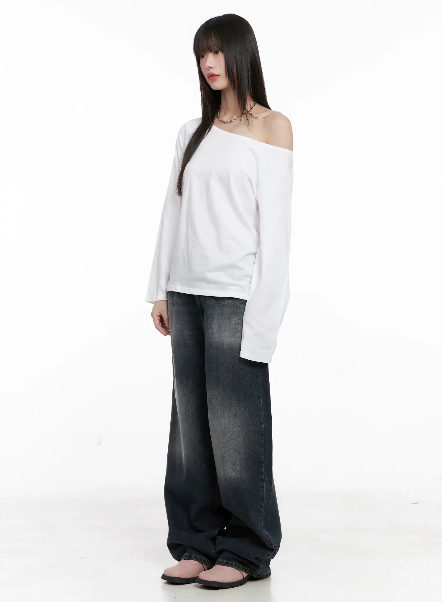 Celi Vintage Wash Wide-Leg Jeans CG515 in dark vintage wash, side view on model, oversized wide-leg silhouette with faded denim, paired with white asymmetric off-shoulder top.
