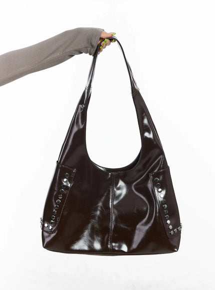 glossy-faux-leather-studded-shoulder-bag-cm520