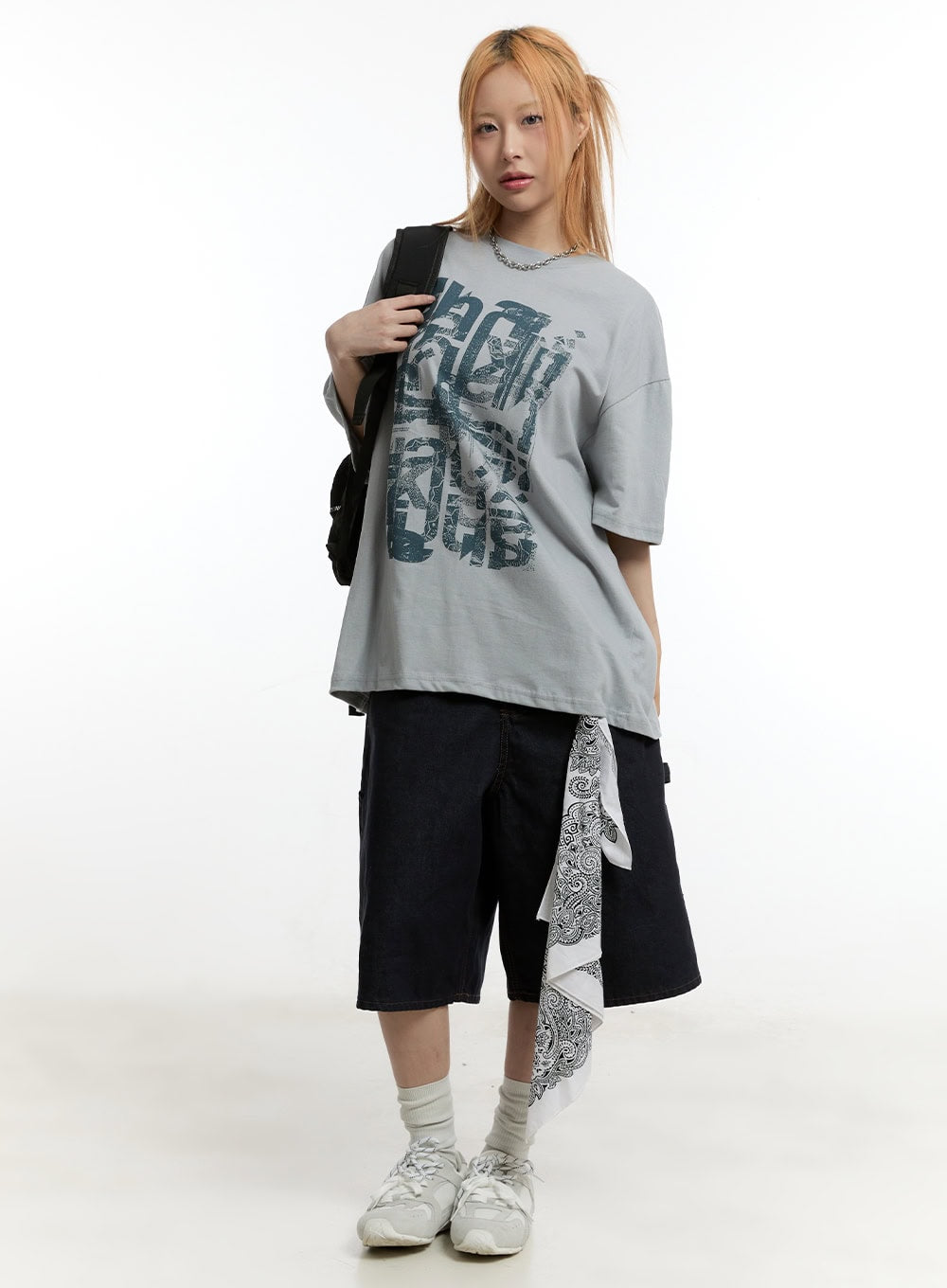 Carpenter Denim Wide-Leg Jorts CY501 in dark blue, full-body front shot on model, wide-fit midi denim styled with grey graphic oversized tee, paisley bandana, and black backpack.