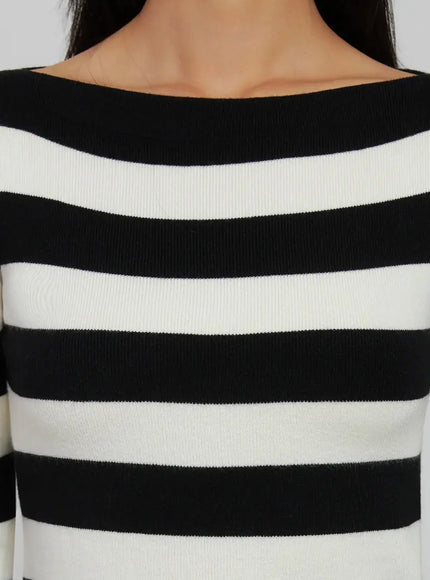 striped-boat-neck-knit-top-ij508