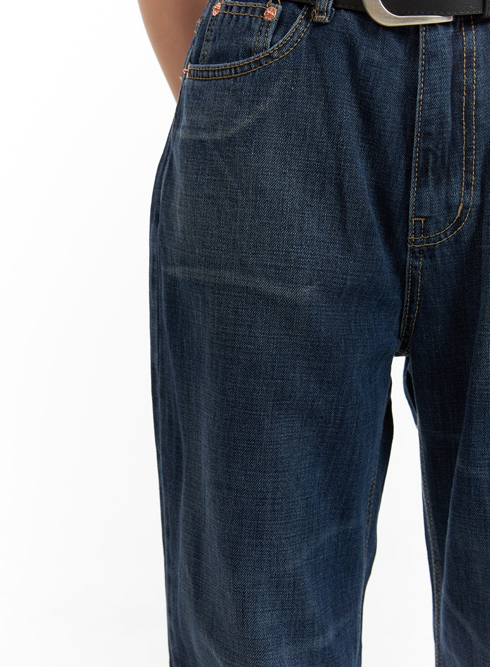 Washed Straight Jeans CA408 in dark blue, close-up detail of hip and pocket area, showing washed denim texture, contrast stitching, coin pocket, and black leather belt with silver buckle.