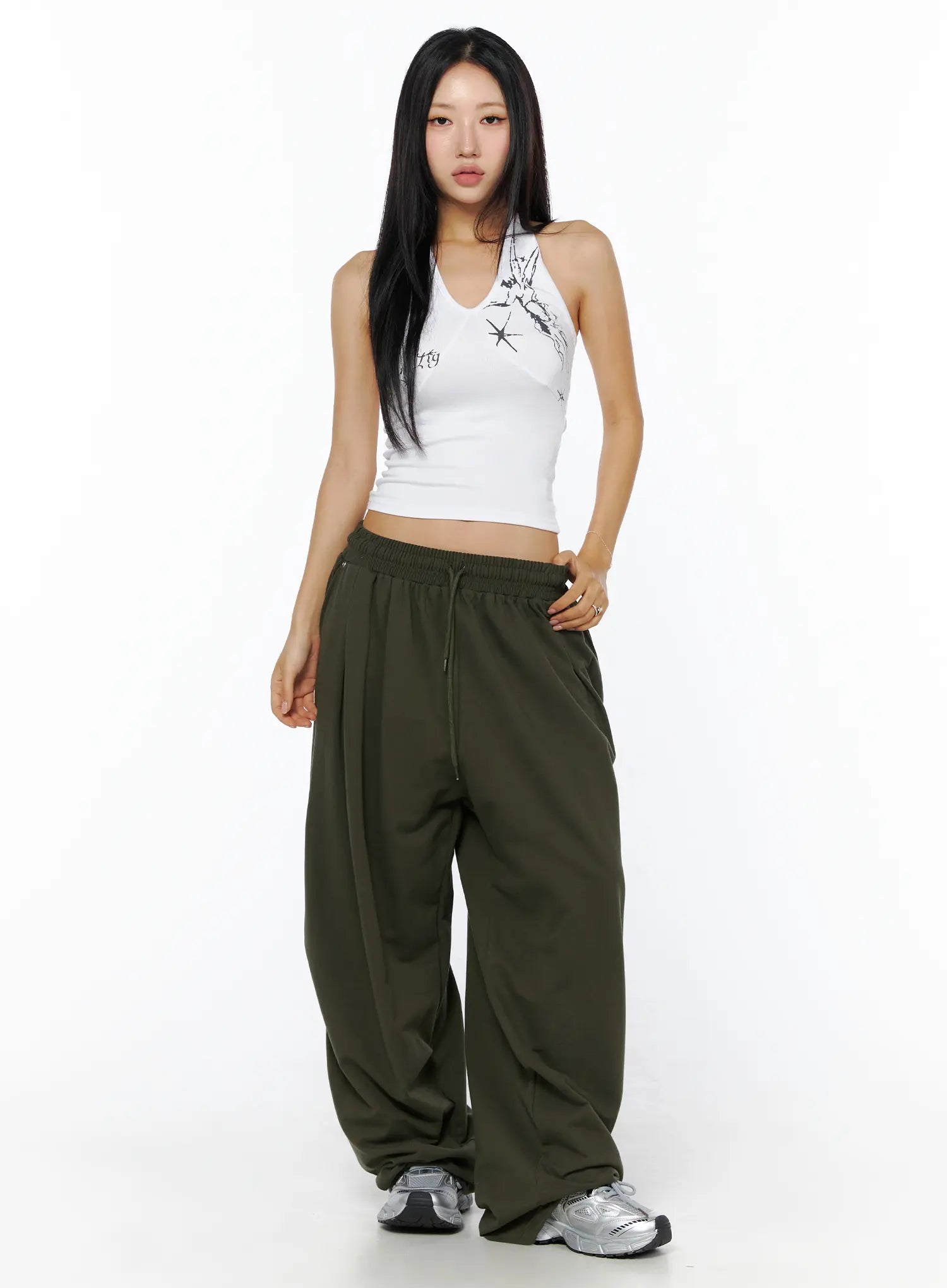 graphic-halter-neck-crop-top-cu512