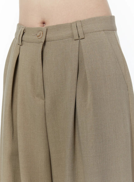 classic-wide-fit-pleated-pants-iu503