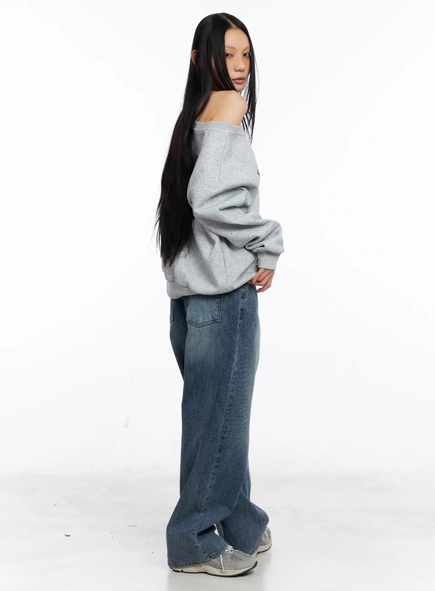 one-shoulder-graphic-lettering-sweatshirt-cs509