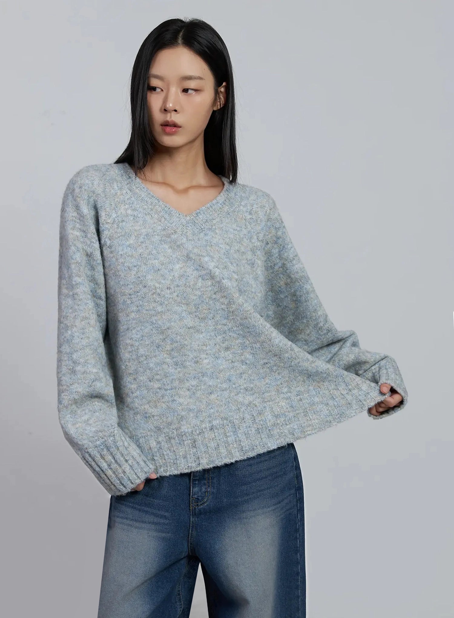 casual-loose-fit-v-neck-sweater-im520