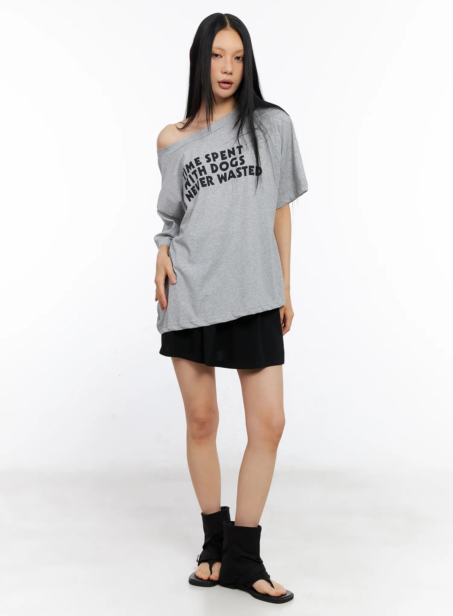 off-shoulder-relaxed-fit-graphic-tee-cl530