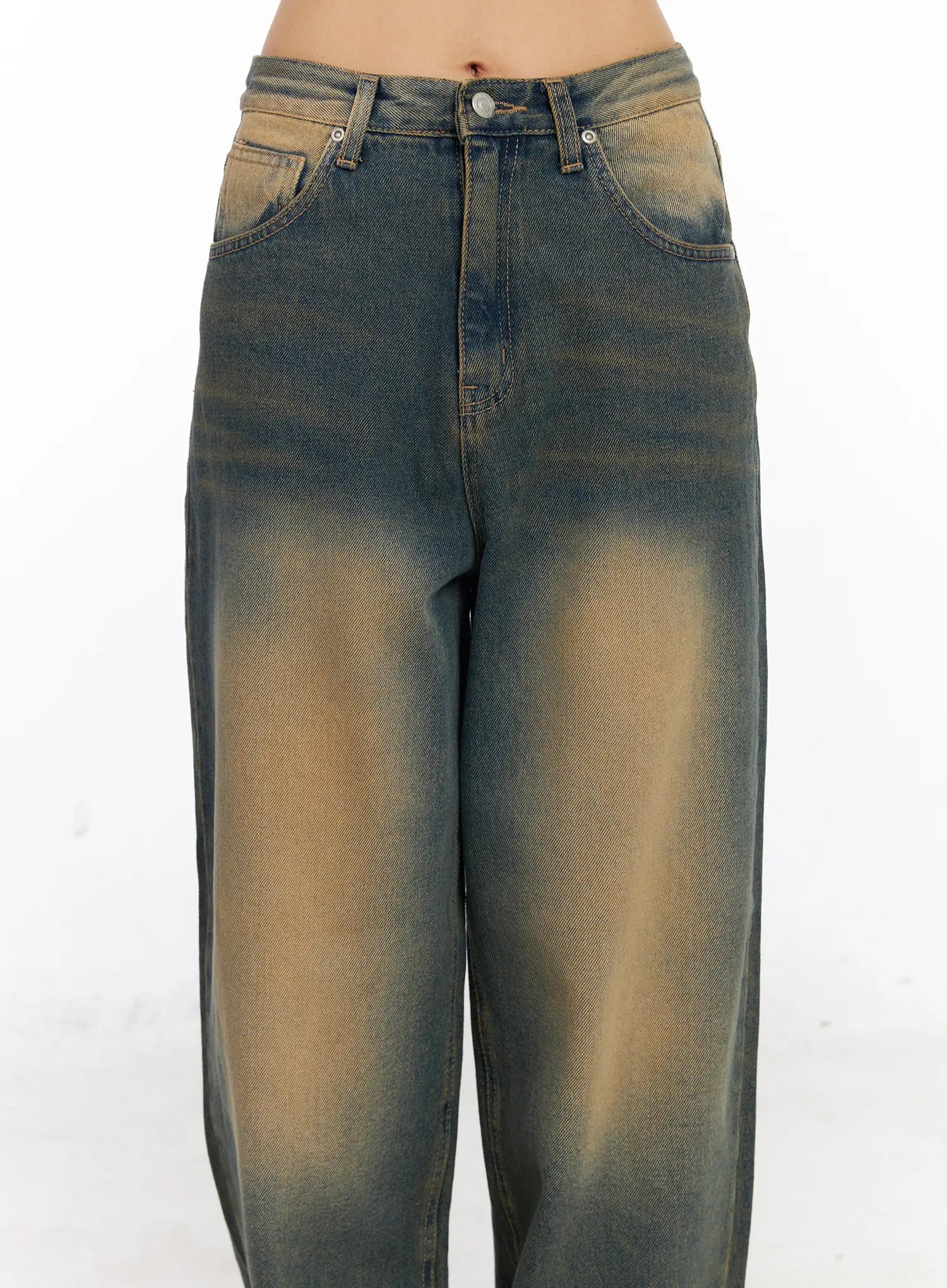 Karsyn Vintage Baggy Jeans CJ522 in dark blue, close-up front detail on model, showing waistband, front pockets, and amber sun-faded wash pattern on cotton denim.