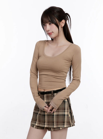 slim-fit-cropped-long-sleeve-top-co501