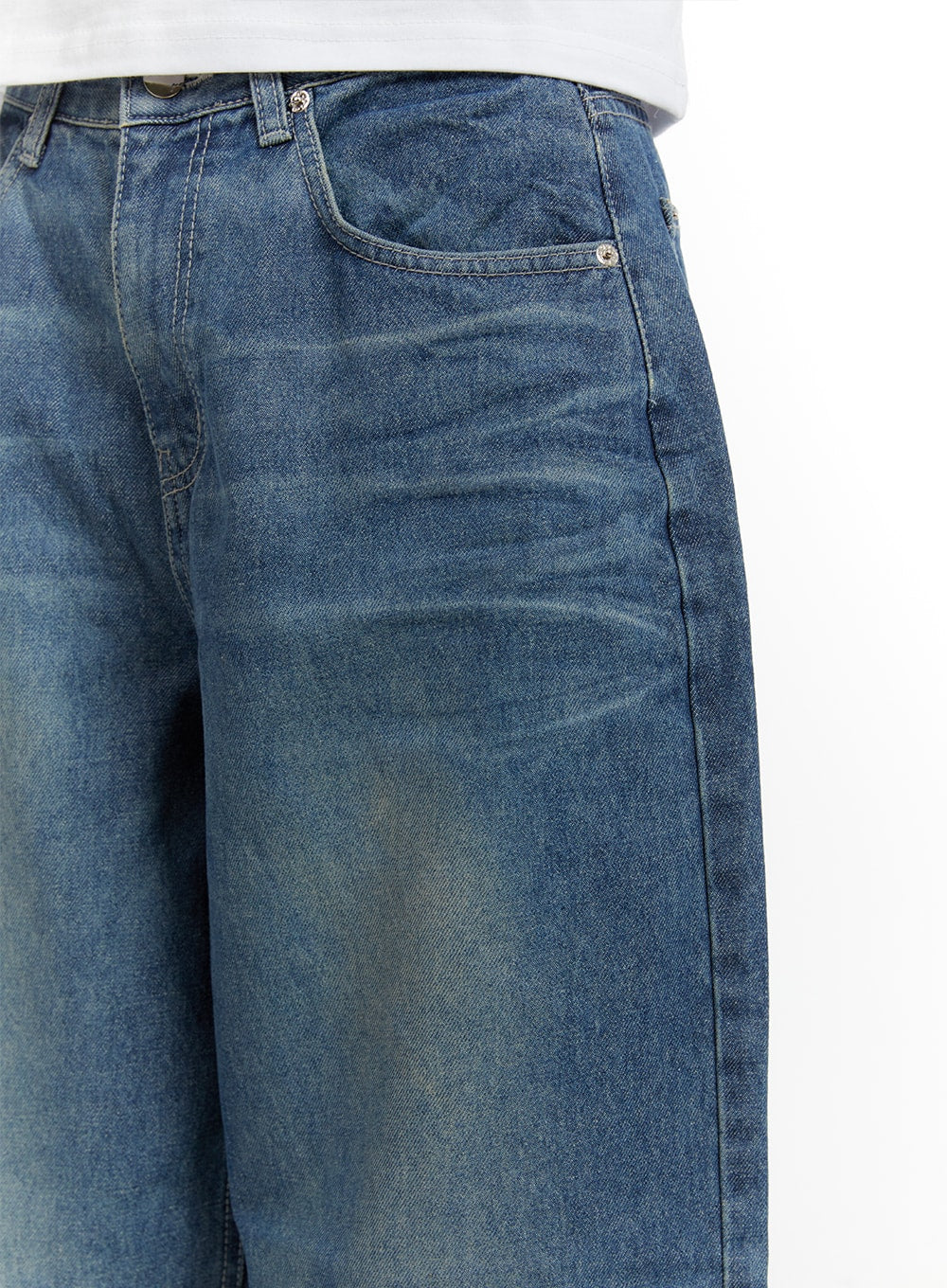 Wide Fit Baggy Jeans CA401 in blue, close-up detail of waistband and front pocket area, showing washed denim texture, coin pocket, and tonal stitching.