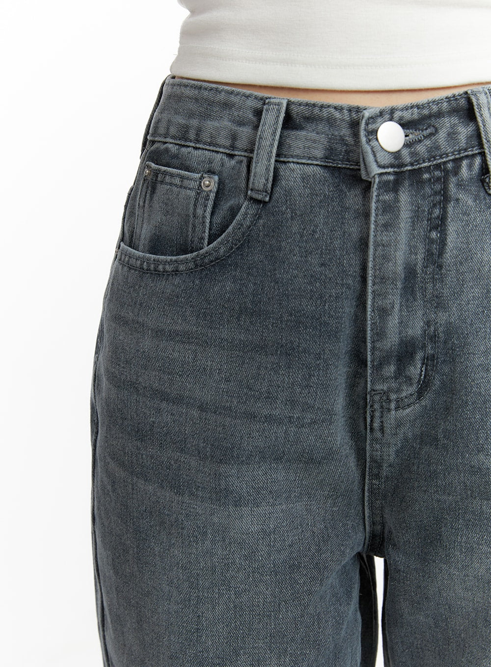 Blue Washed Straight Jeans OM408 in gray, waist close-up on model, showing washed denim texture, front pockets, and silver button detail against white crop top.