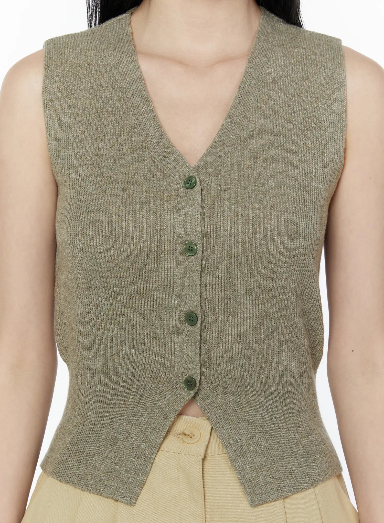 v-neck-ribbed-knit-vest-iu505